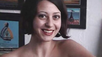 Bu genç twitter amator turk porno sürtük göğüslerini göstermekten hoşlanıyor